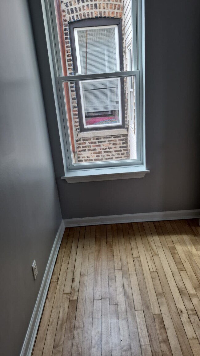 Building Photo - 1555 S Millard Ave