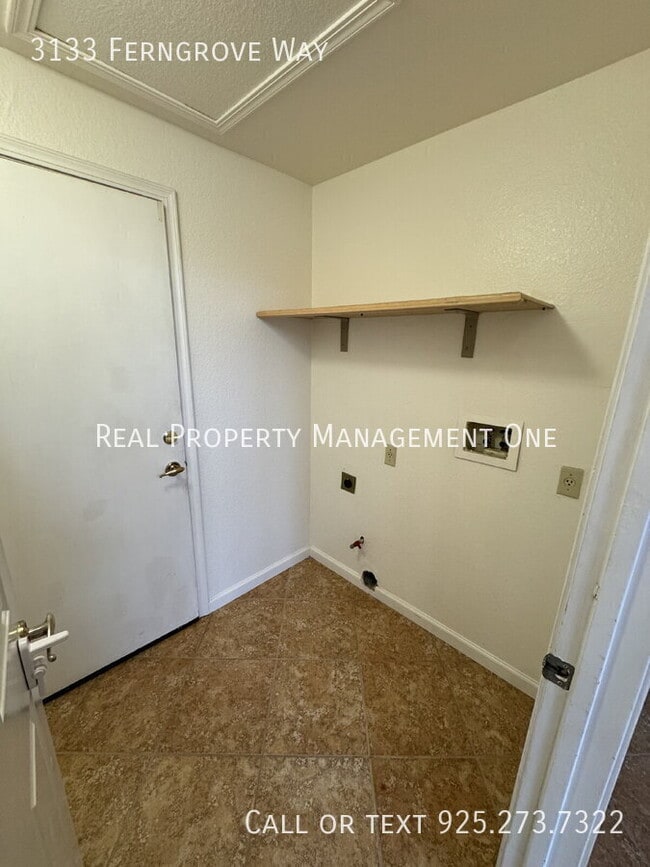 Building Photo - 3133 Ferngrove Way