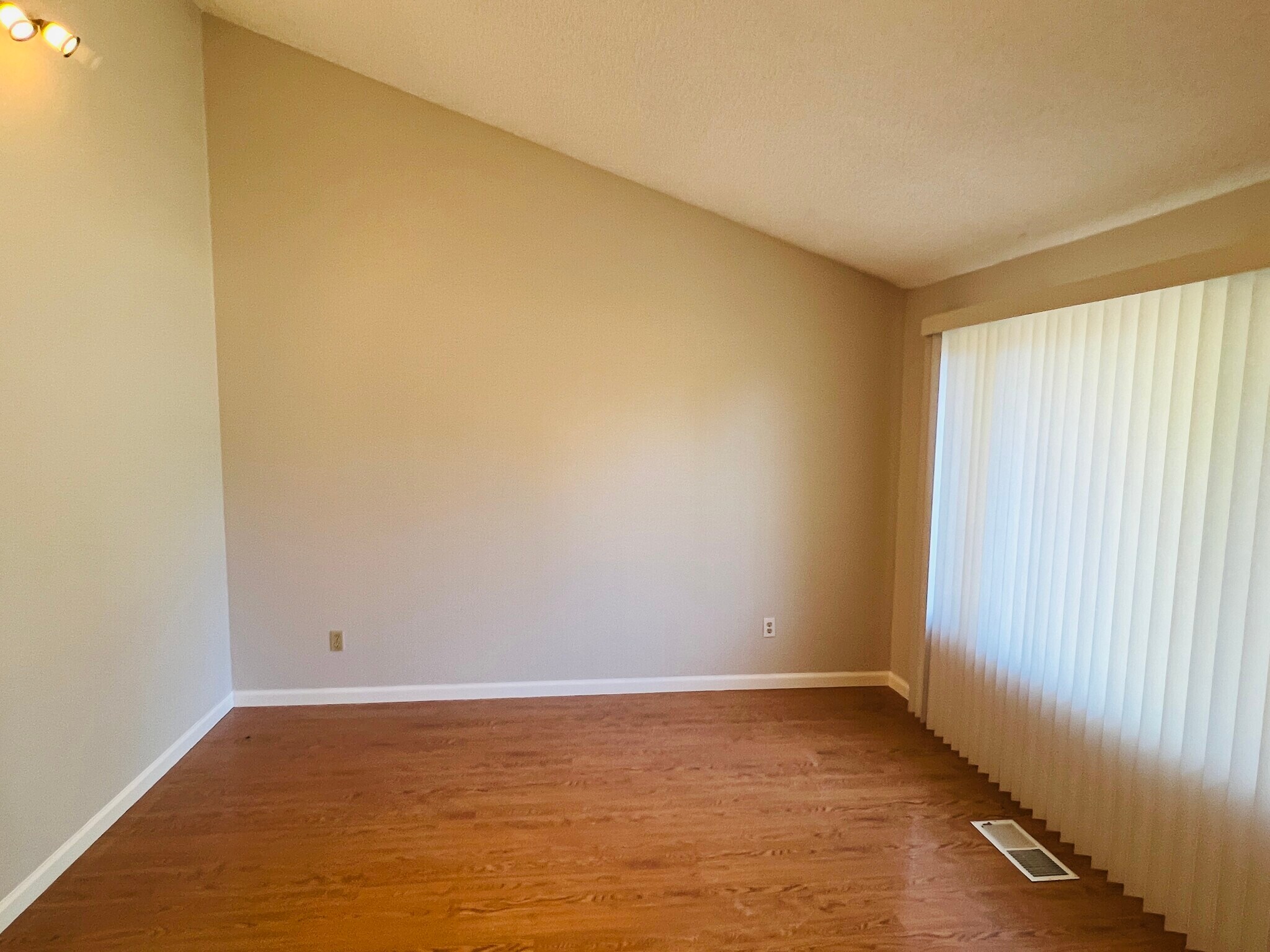 Building Photo - 5089 Brittany Dr