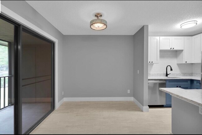 Building Photo - 30 Catalonia Ct