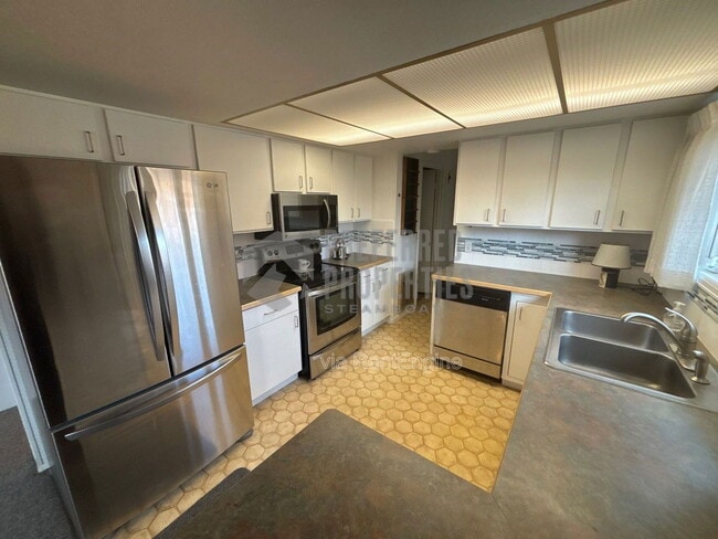 Building Photo - 40569 Steamboat Dr