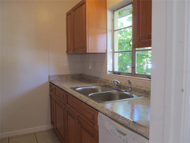 Building Photo - 300 Colonia Ln