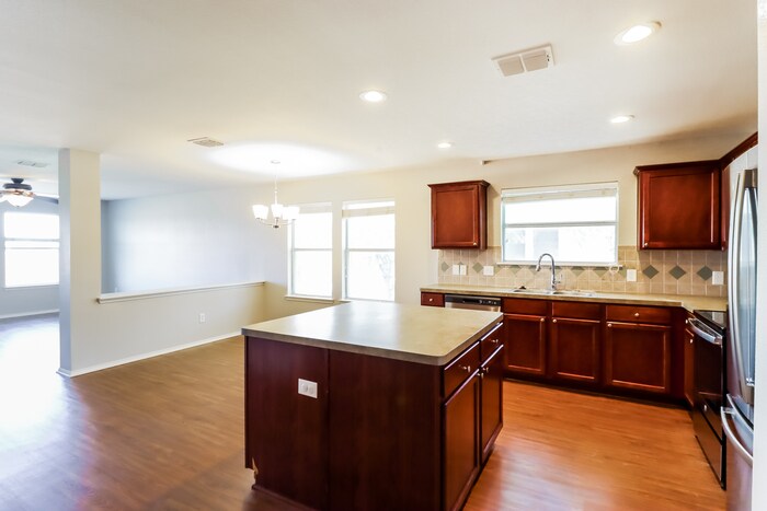 Building Photo - 1411 Dakota Trail