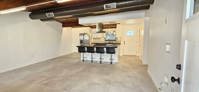 Building Photo - 14926 Mayall St