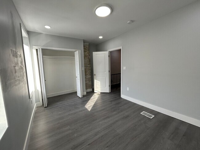 Building Photo - 1325 S 21st St