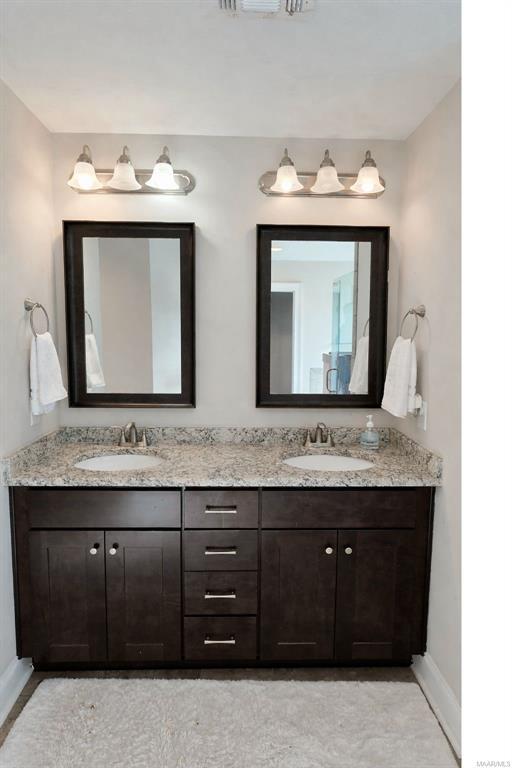 Building Photo - 656 Riverdale Dr.