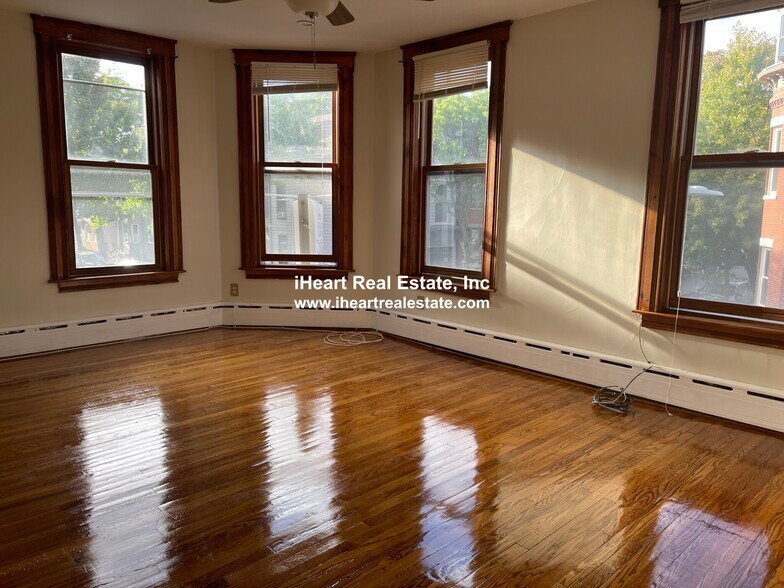 Building Photo - 338 K St