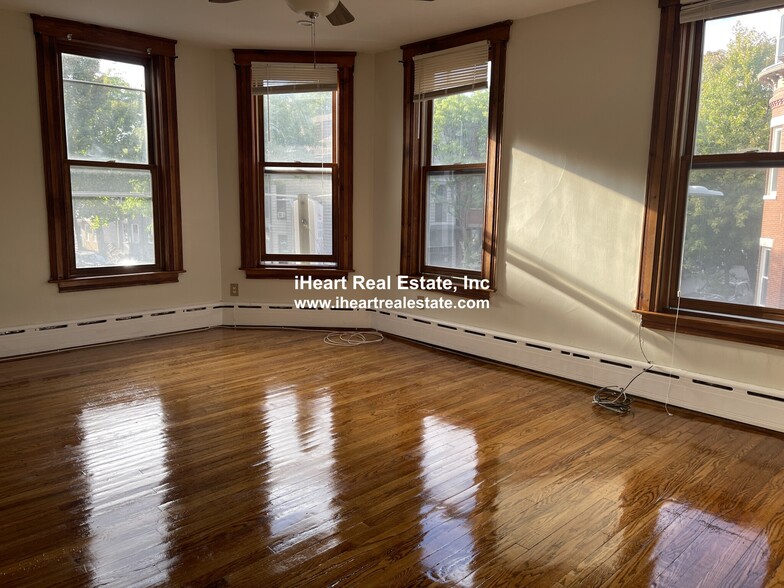 Primary Photo - 338 K St