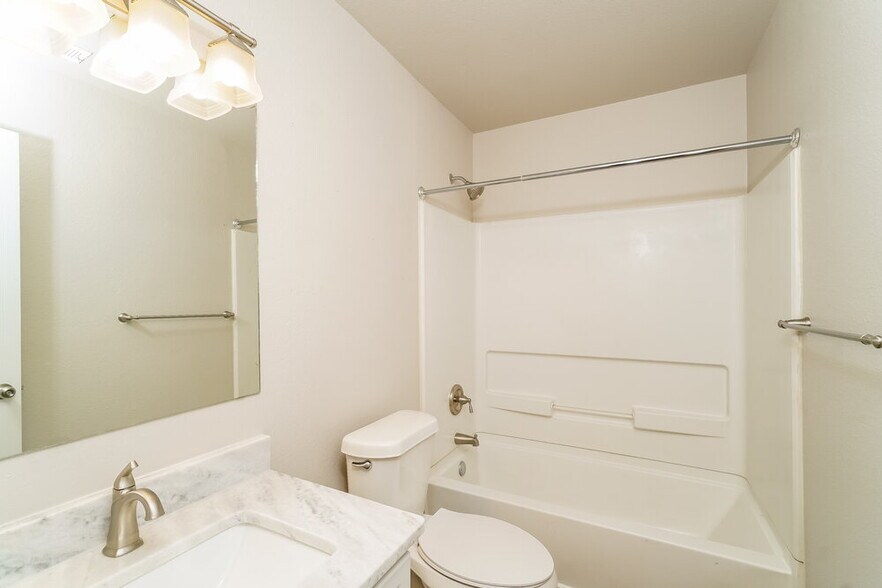 Building Photo - 120 Bay Willow