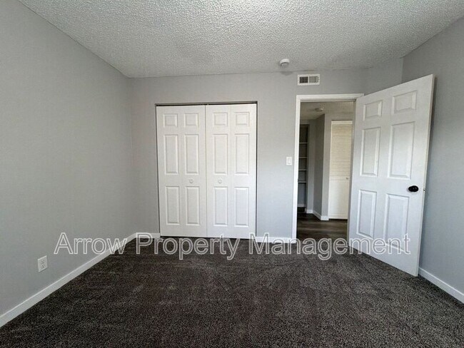 Building Photo - 3405 Holdrege St