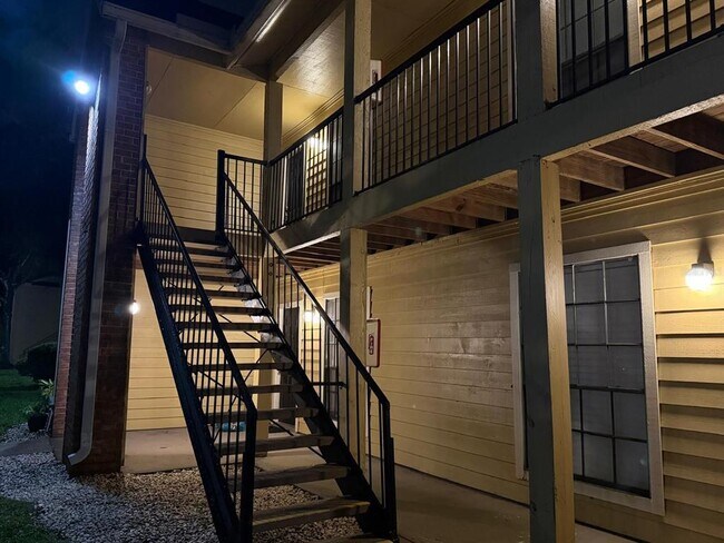 Building Photo - 8643 Mallard Reserve Dr