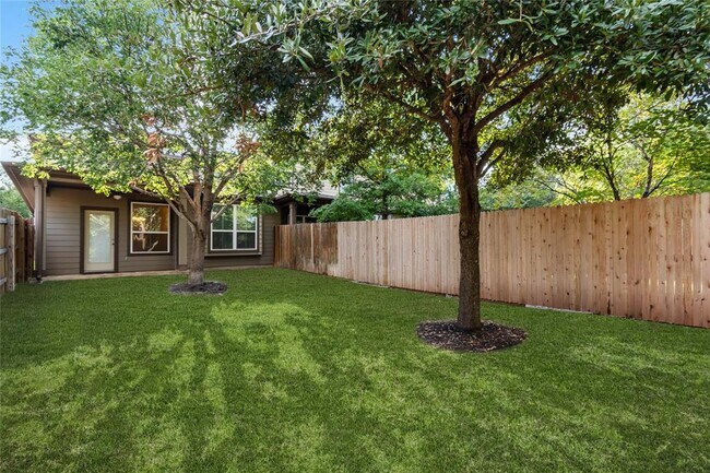 Building Photo - 13400 Briarwick Dr