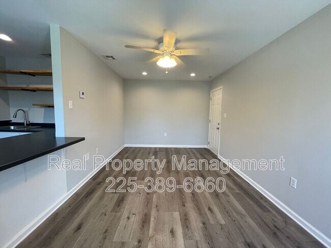 Building Photo - 1137 W Chimes St