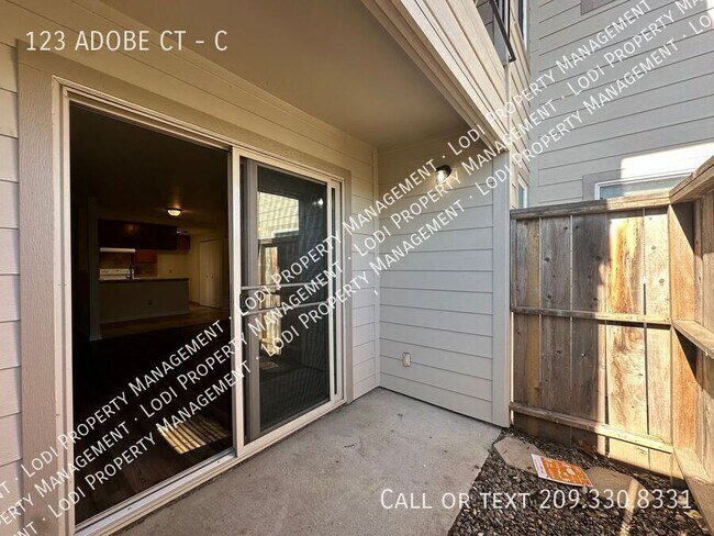 Building Photo - 123 Adobe Ct