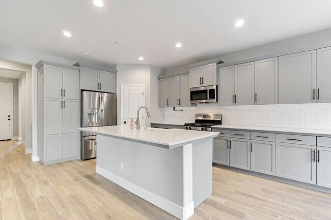 Building Photo - 4415 Horizon Dr