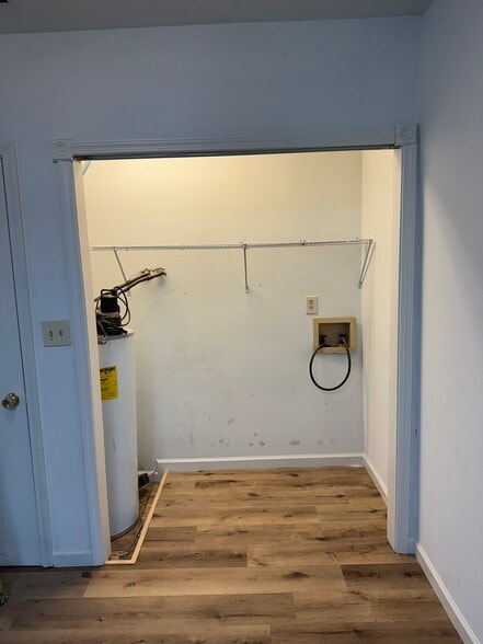 Washer/Dryer hookup - 306 S State St