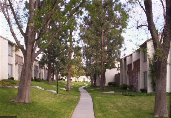 Building Photo - 15076 Varsity St