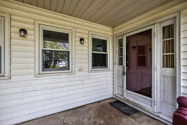 Building Photo - Lakeville Estates