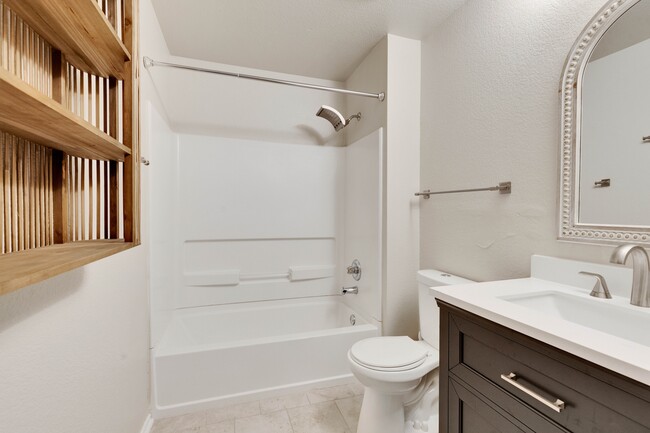 Building Photo - 6305 Roseborough Dr