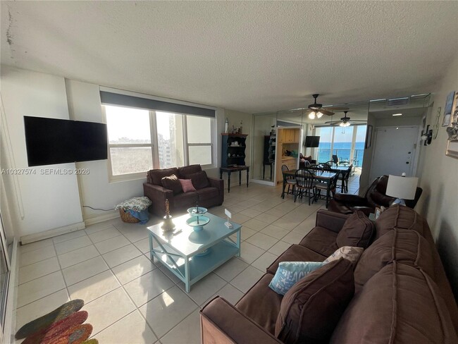 Building Photo - 3505 S Ocean Dr