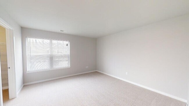 Building Photo - RENT SPECIAL - 2 Bedroom 2 Bathroom Condo Style Inner-Upper is Available