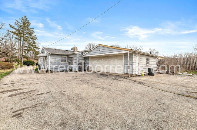 Building Photo - 5563 E 34th St