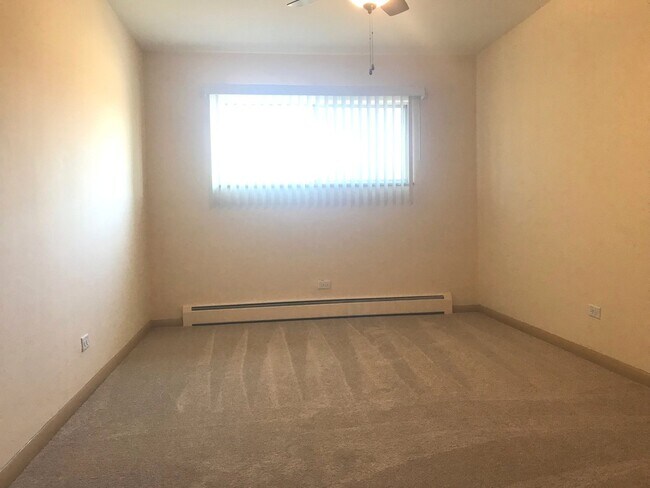 Building Photo - 725 Busse Hwy