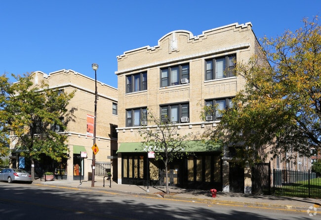 Building Photo - Maple Court