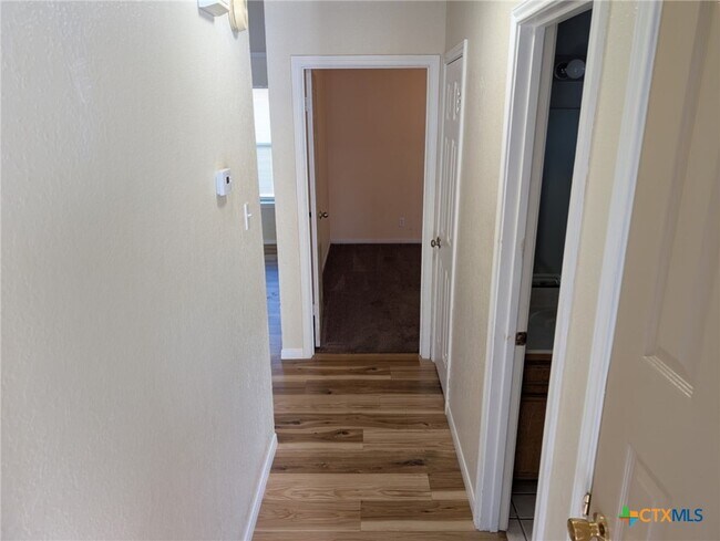 Building Photo - 4309 Chantz Dr