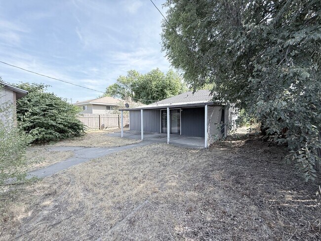 Building Photo - 619 E Nebraska Ave