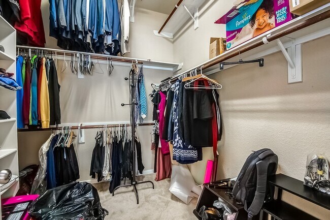 Building Photo - 18318 Hampton Hills Dr