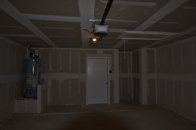 Building Photo - Updated Home in Pioneer Crossing! Available for July!