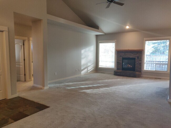 Building Photo - Stunning 4x2 with all bedrooms on the main...