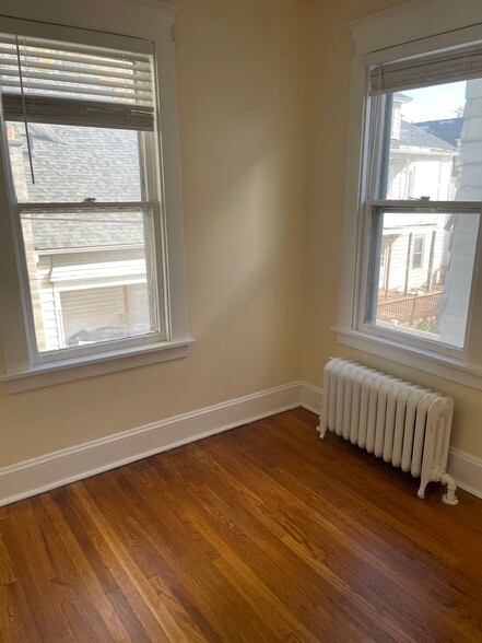 Building Photo - 847 Jay St