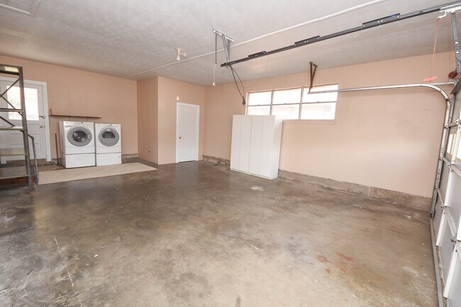 Building Photo - 1805 Waterloo Ave