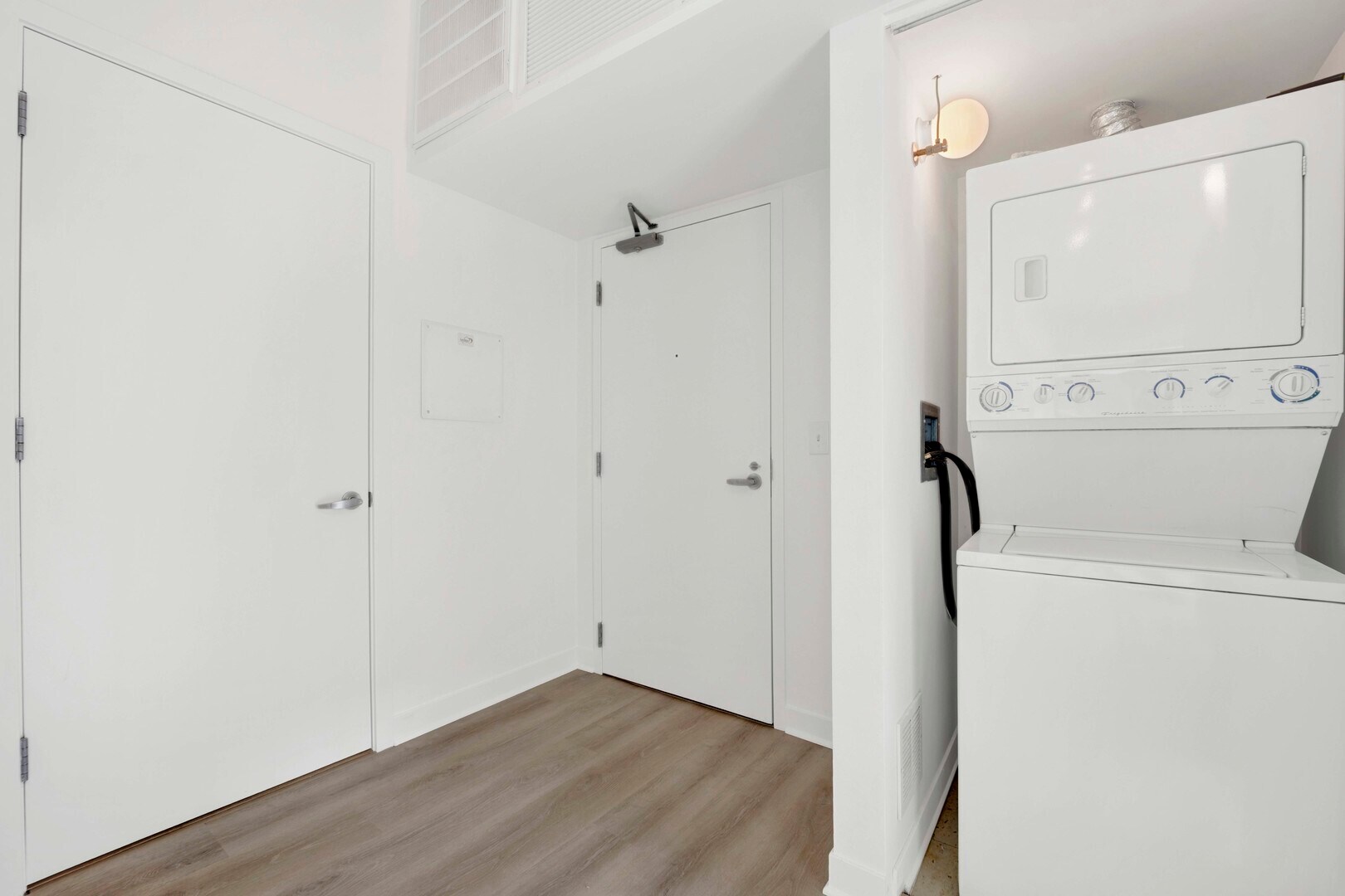 Building Photo - 660 W Wayman St