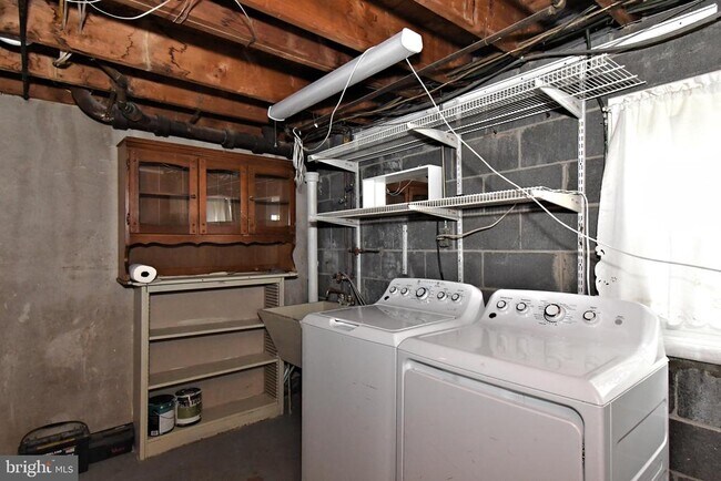 Building Photo - 559 General Muhlenberg Rd