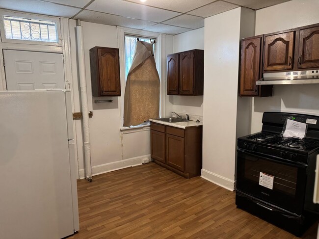 Building Photo - 537 Sanford Pl