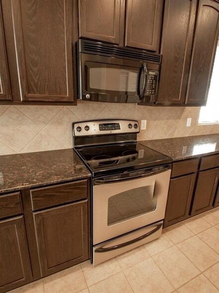 Building Photo - 417 Hackberry Dr
