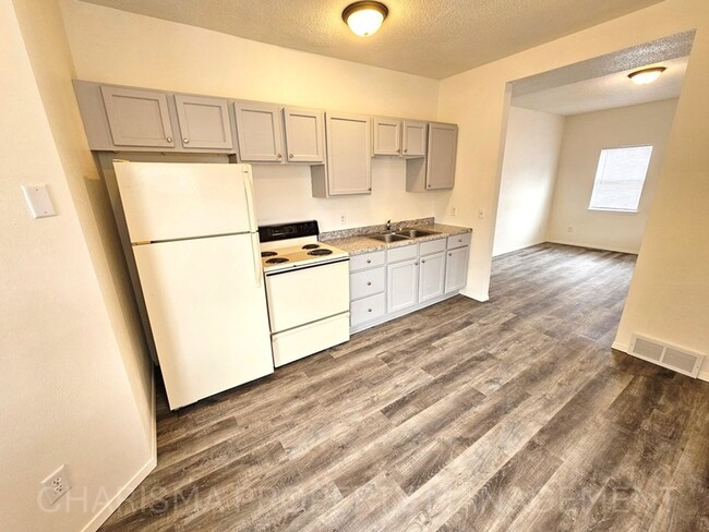 Building Photo - Cozy Two-Bedroom Apartment – Great Locatio...