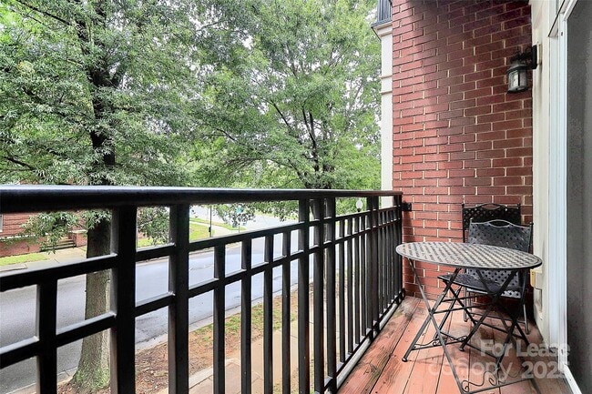 Building Photo - 793 Garden District Dr