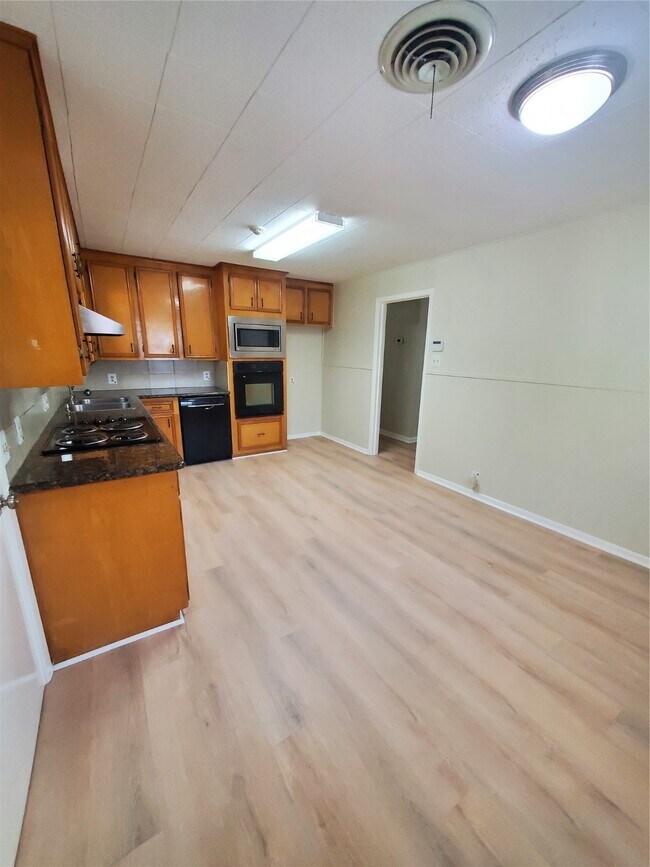 Building Photo - 1505 Millie St