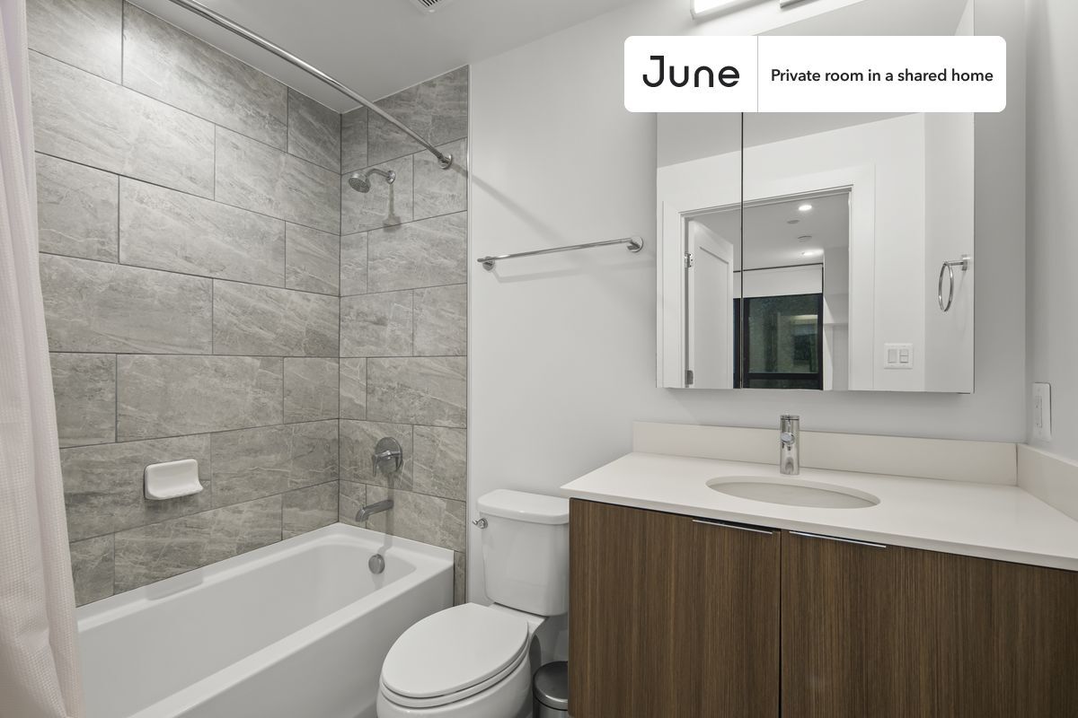 Building Photo - Room in Shared 3 bed/2 bath home in Dupont Circle