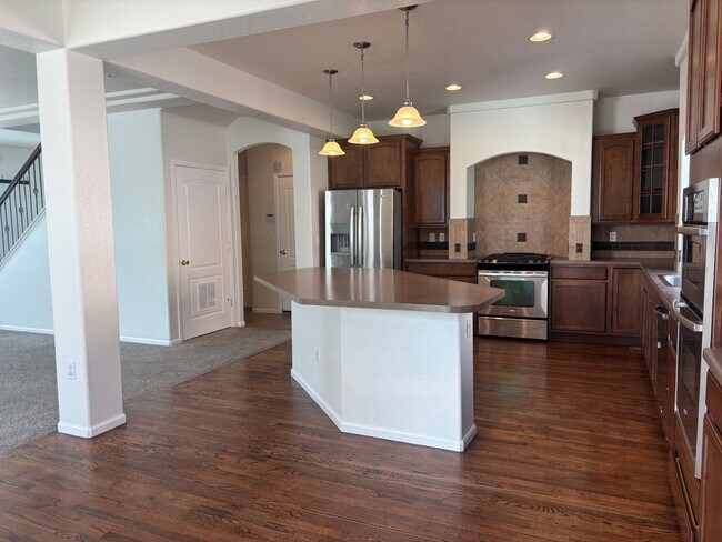 Building Photo - 5 Bed, 3.5 Bath with A/C, Available Now! -...