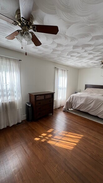 Building Photo - 353 Robinson Ave