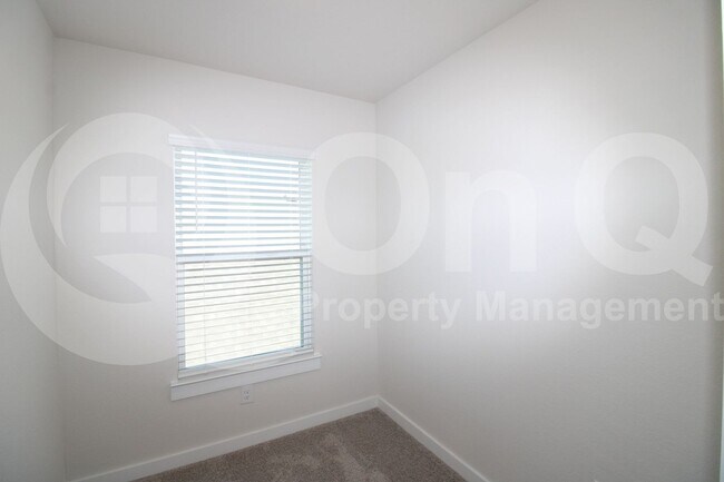 Building Photo - 330 Fire Rock Dr
