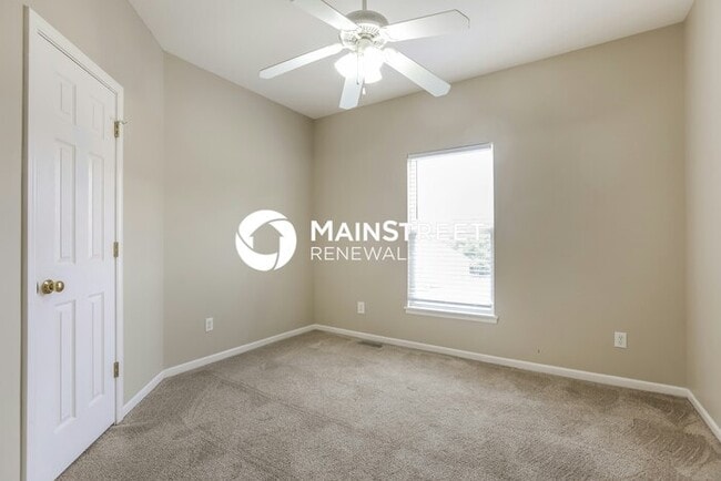 Building Photo - 5 Bedroom Pet-Friendly Home in Independence, MO with Main Street Renewal