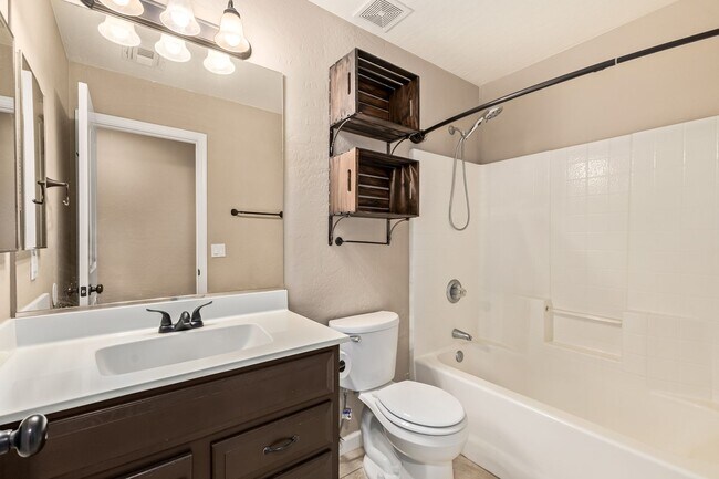 Building Photo - 10778 W Cambridge Ave