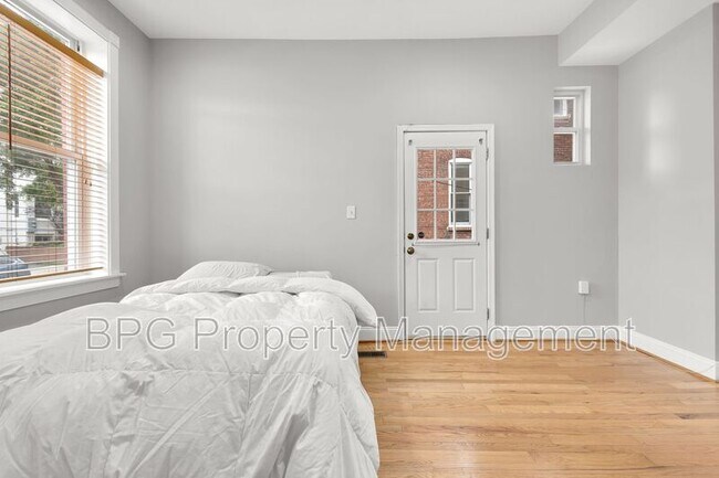 Building Photo - 1819 1st St NW