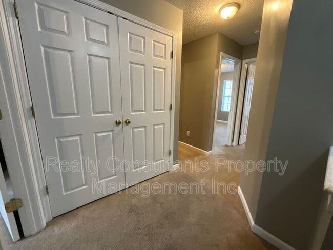 Building Photo - 812 Brittany Way